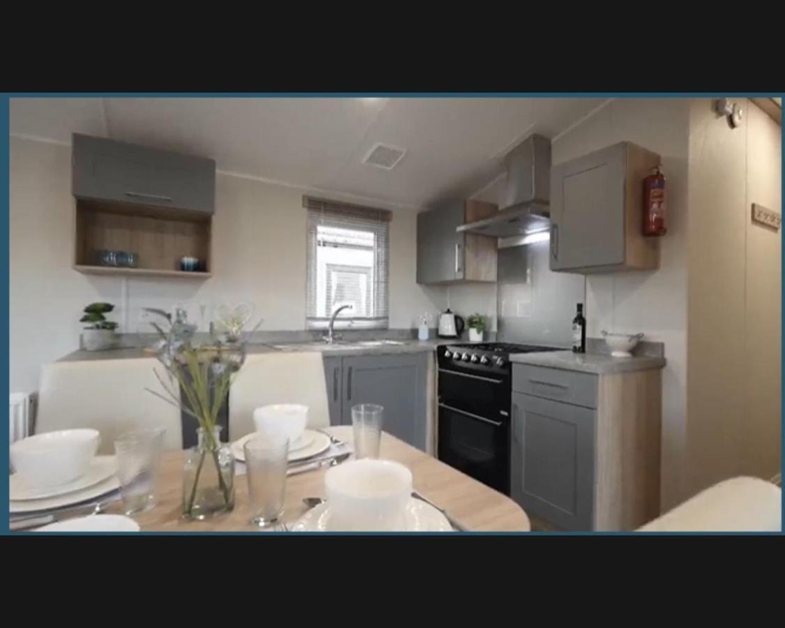 Exotic 3-Bed Caravan At Newquay Holiday Park Villa Exterior foto