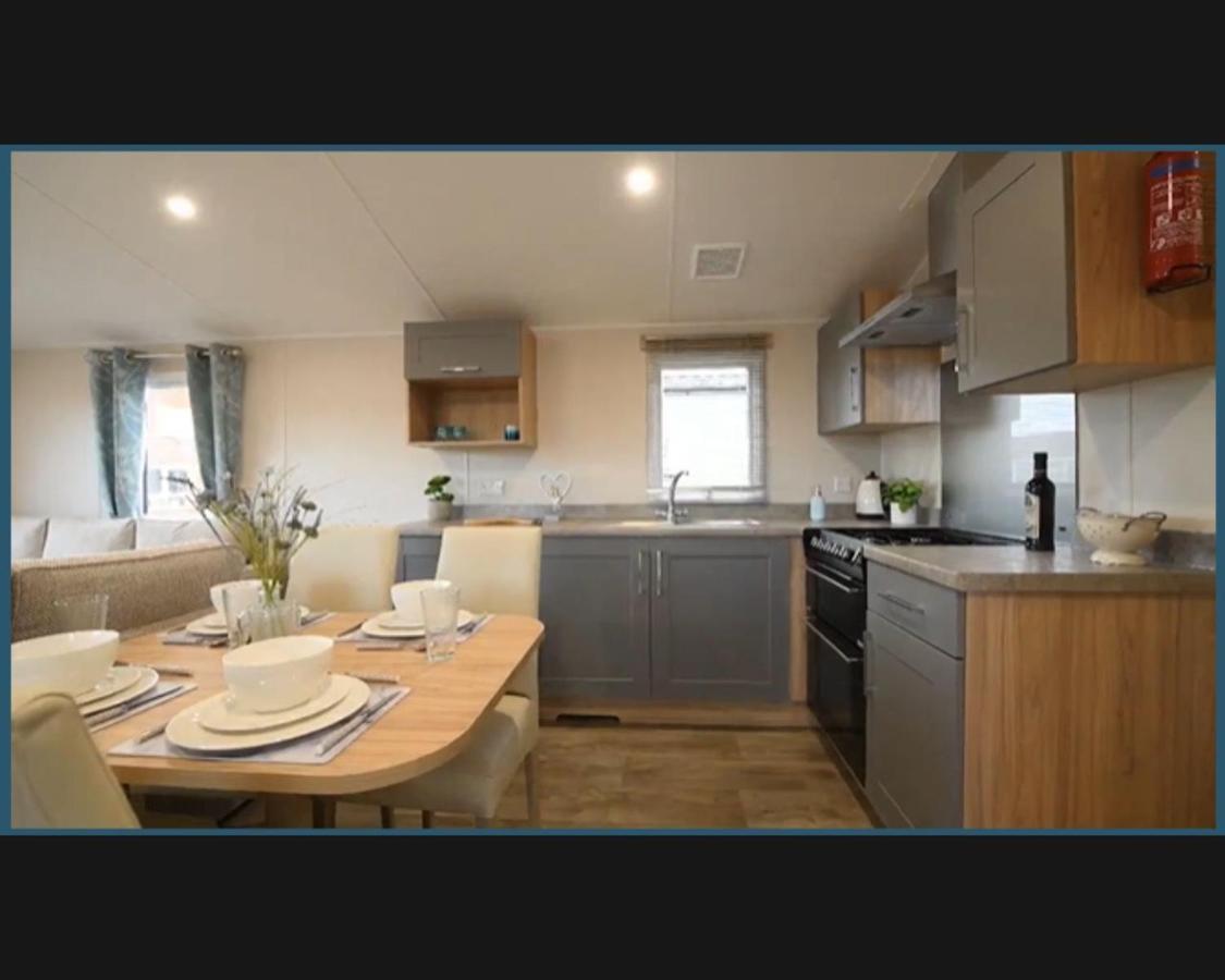 Exotic 3-Bed Caravan At Newquay Holiday Park Villa Exterior foto