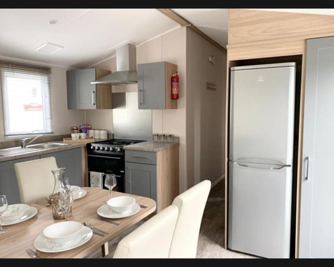 Exotic 3-Bed Caravan At Newquay Holiday Park Villa Exterior foto