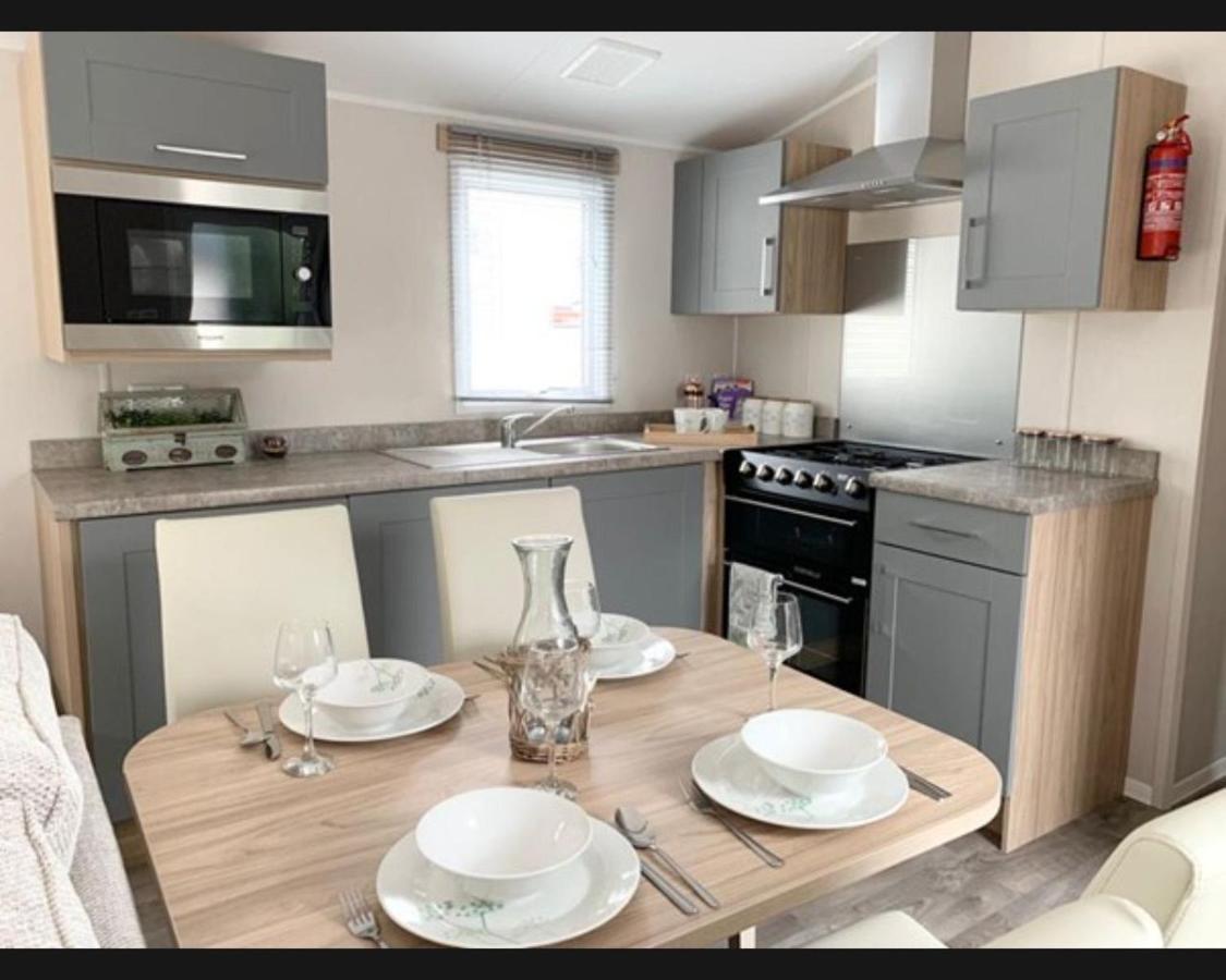 Exotic 3-Bed Caravan At Newquay Holiday Park Villa Exterior foto