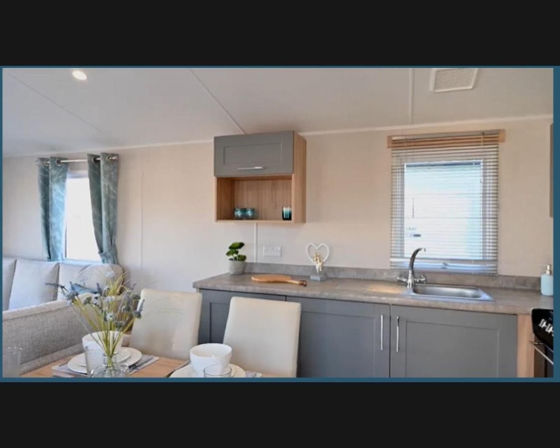 Exotic 3-Bed Caravan At Newquay Holiday Park Villa Exterior foto