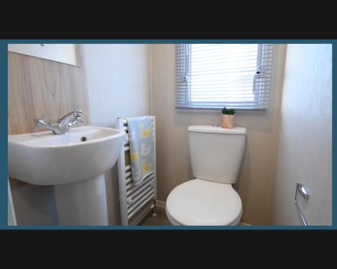 Exotic 3-Bed Caravan At Newquay Holiday Park Villa Exterior foto
